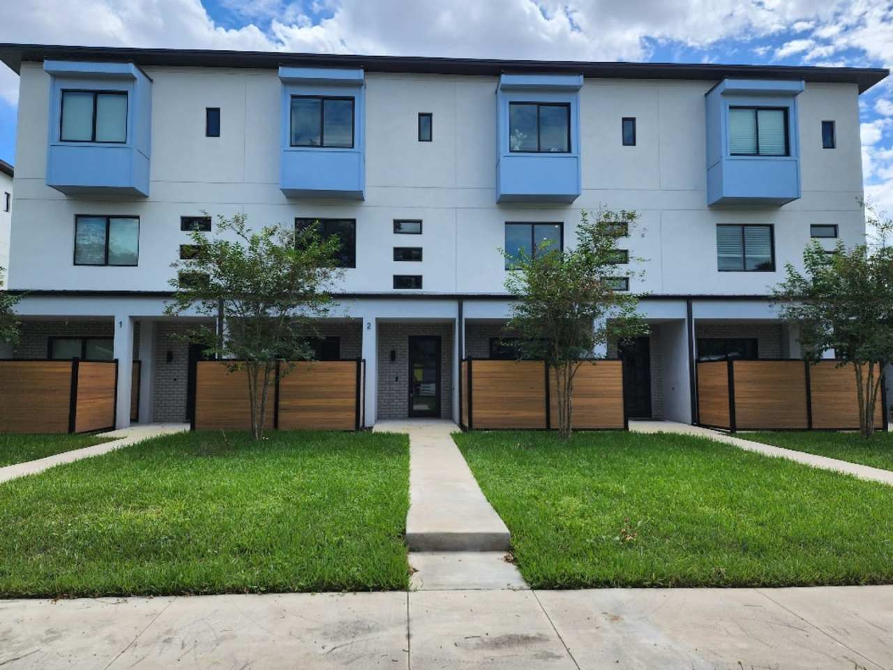 Beautiful 3-Bed, 3.5-Bath Townhome in Tampa (MOVE-IN SPECIAL, 50% OFF 2ND MONTH)