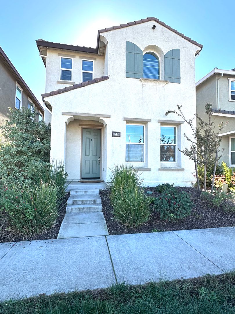 Natomas 3 Bedroom Home with a loft for rent!