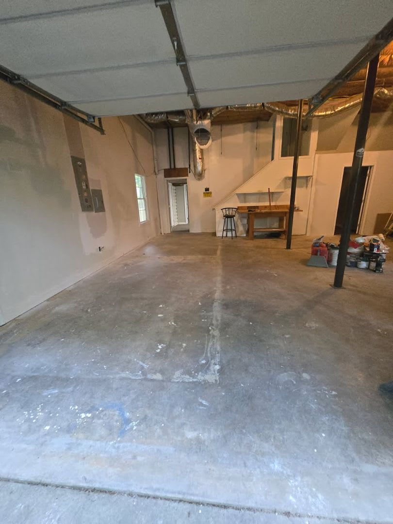 Room in 3 Bedroom Home at Barrett Springs Dr