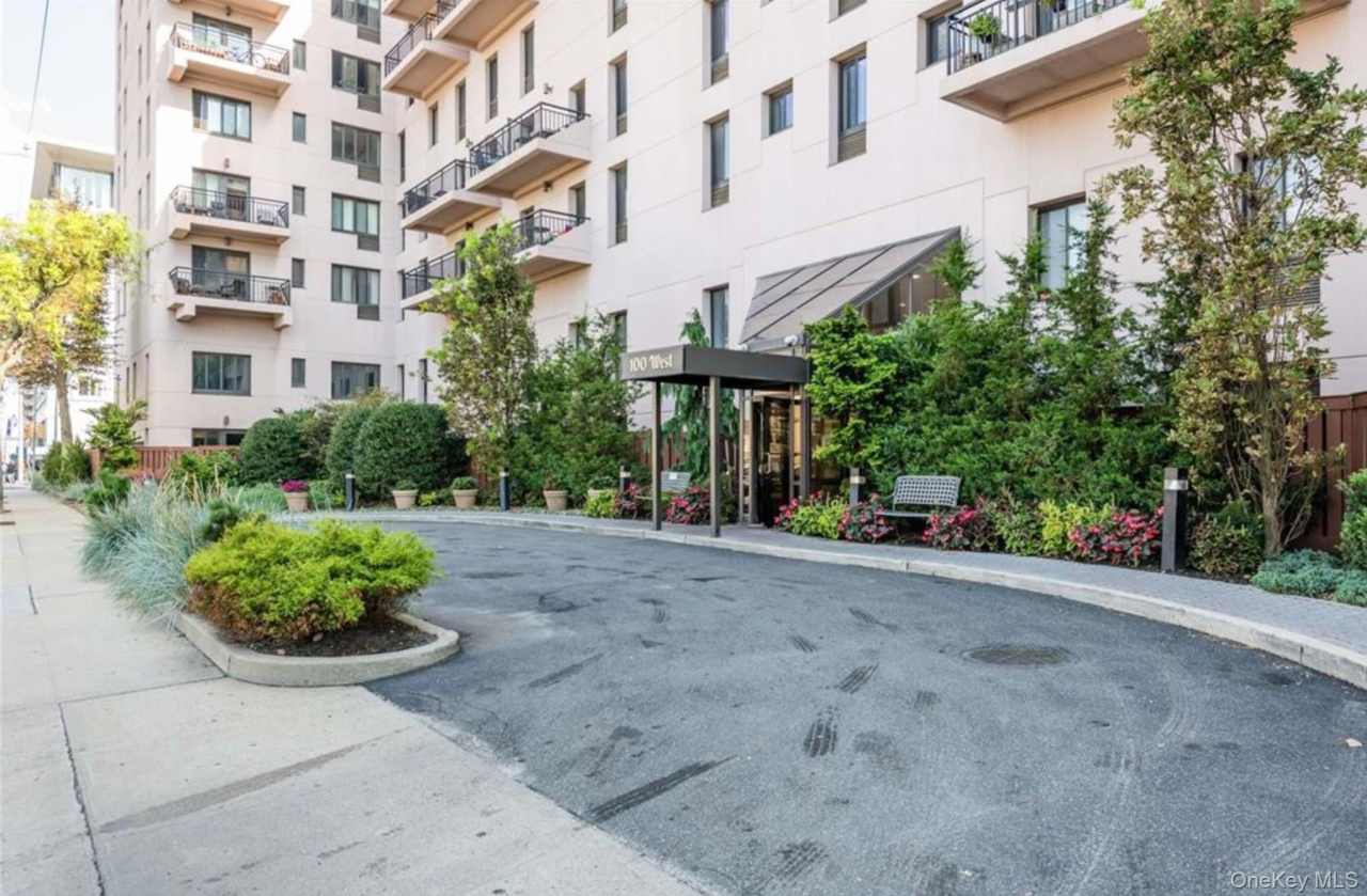 100 W Broadway