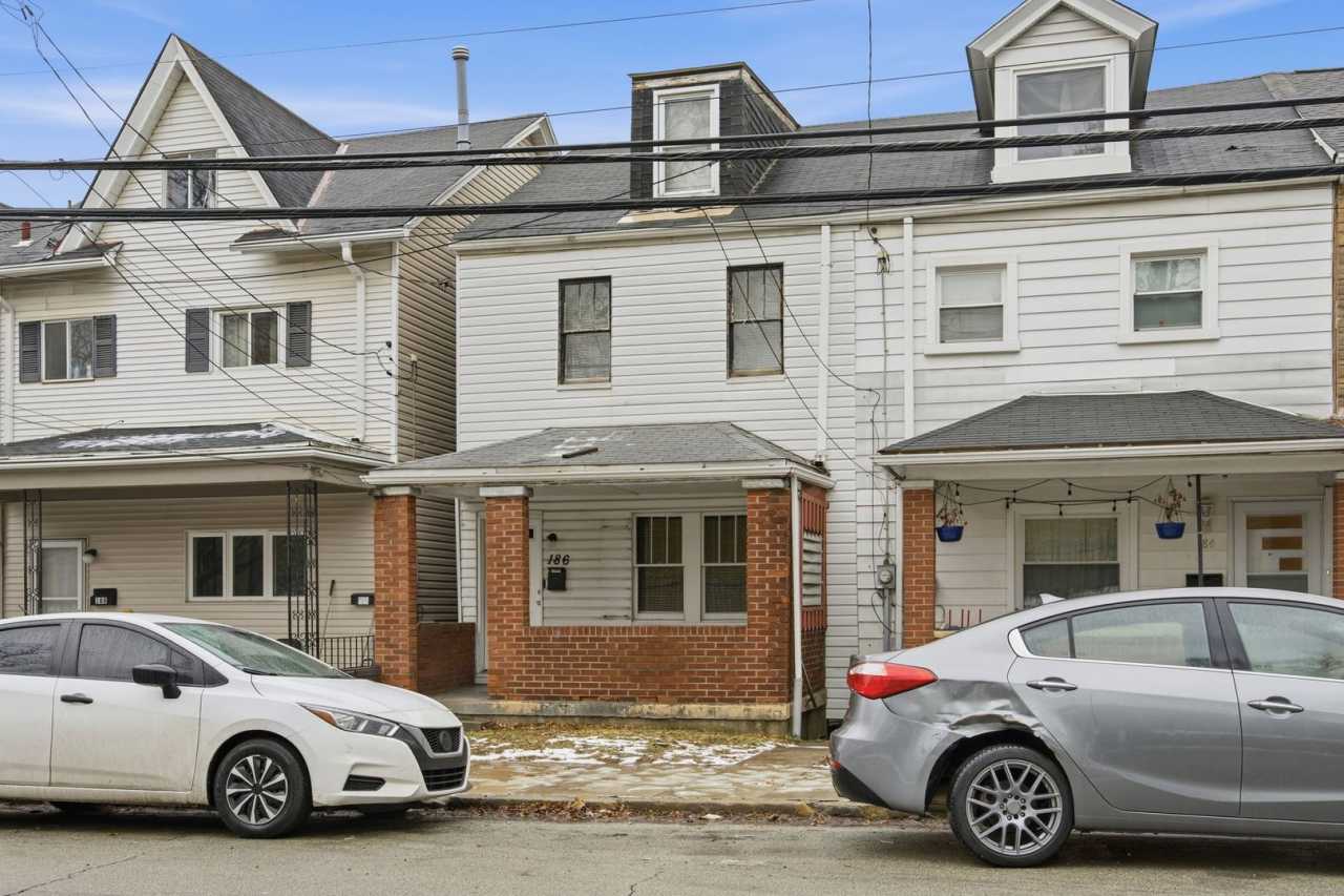 Charming 3-Bedroom Pittsburgh Home with Spacious Yard and Classic Porch