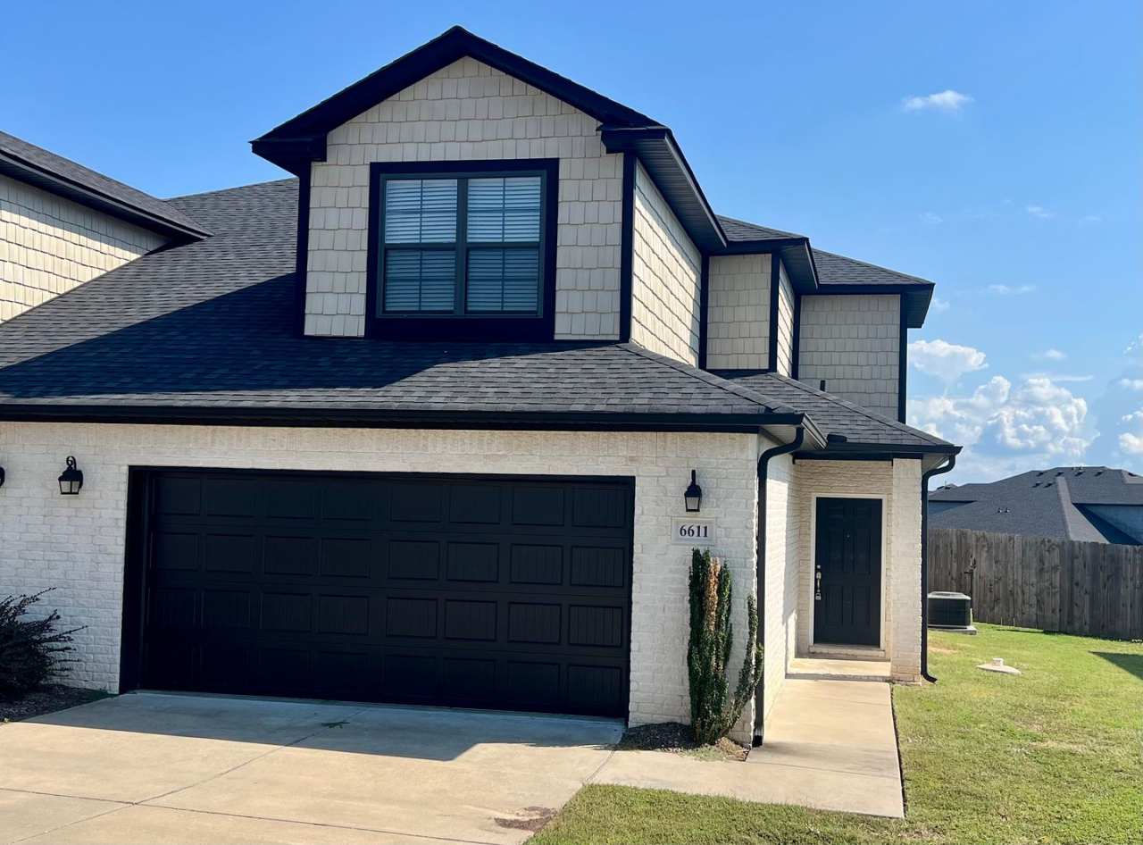 Beautiful 3 Bedroom/2 Bathroom Townhome in Chaffee Crossing **First Full Month's Rent FREE**