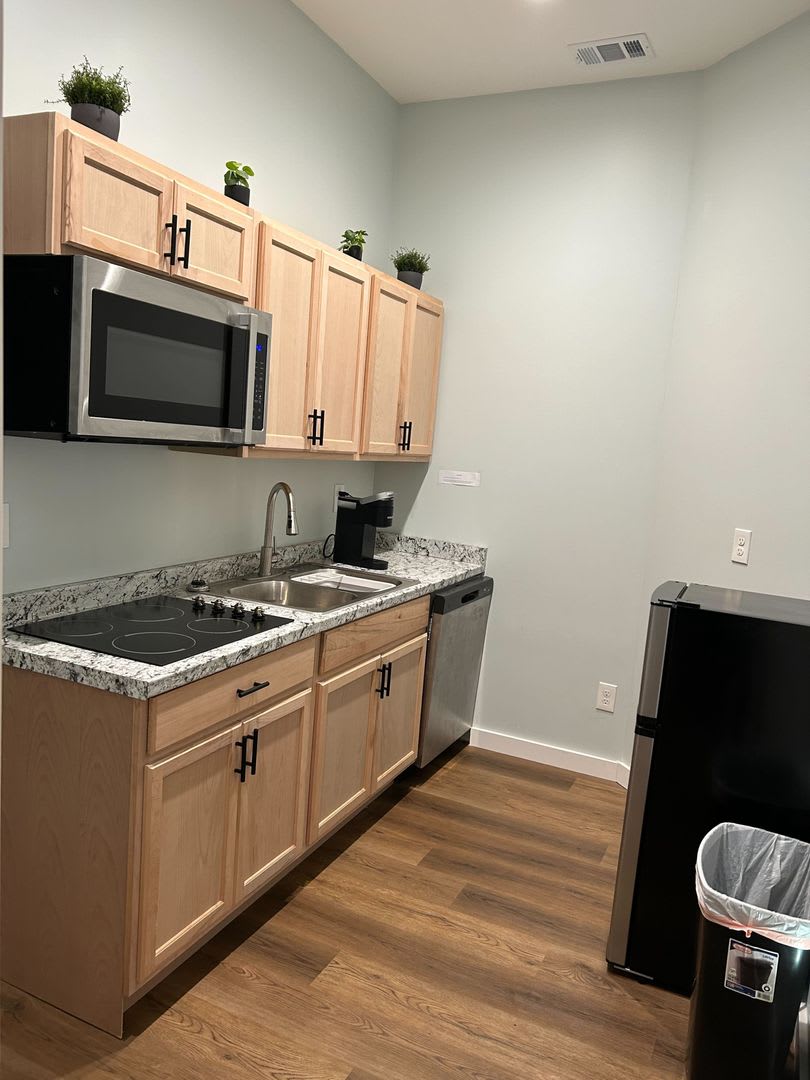 Room in 3 Bedroom Home at Oakcreek Dr