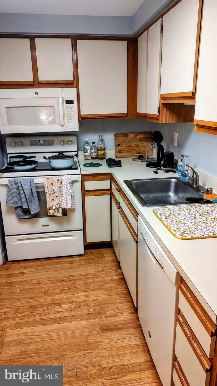 9814 HELLINGLY PLACE