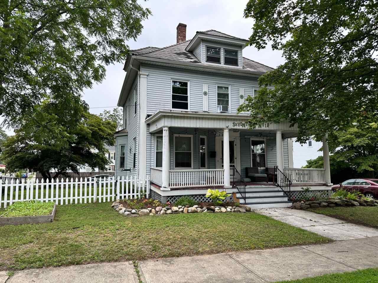 Beautiful 4-Bedroom Single Family House for Rent in Holyoke!