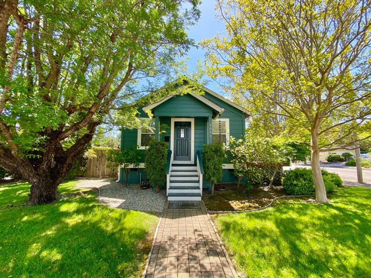 Charming Two Bedroom Napa Home for Rent – Prime Location!