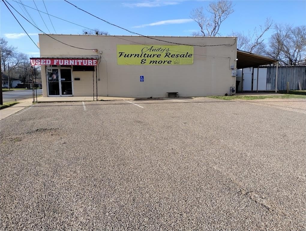 504 N Granbury Street N