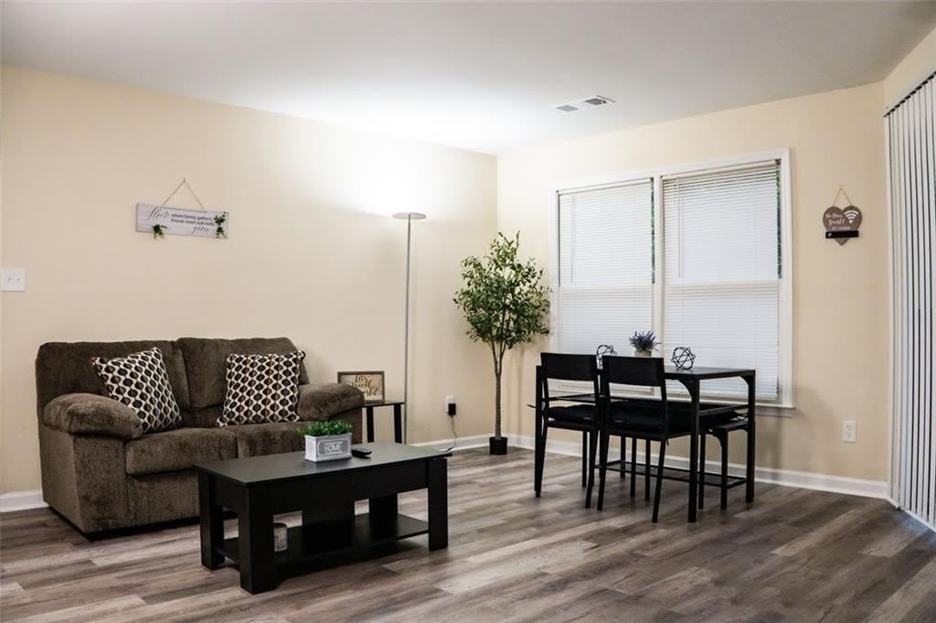 1600 OAKPOINTE Drive SW