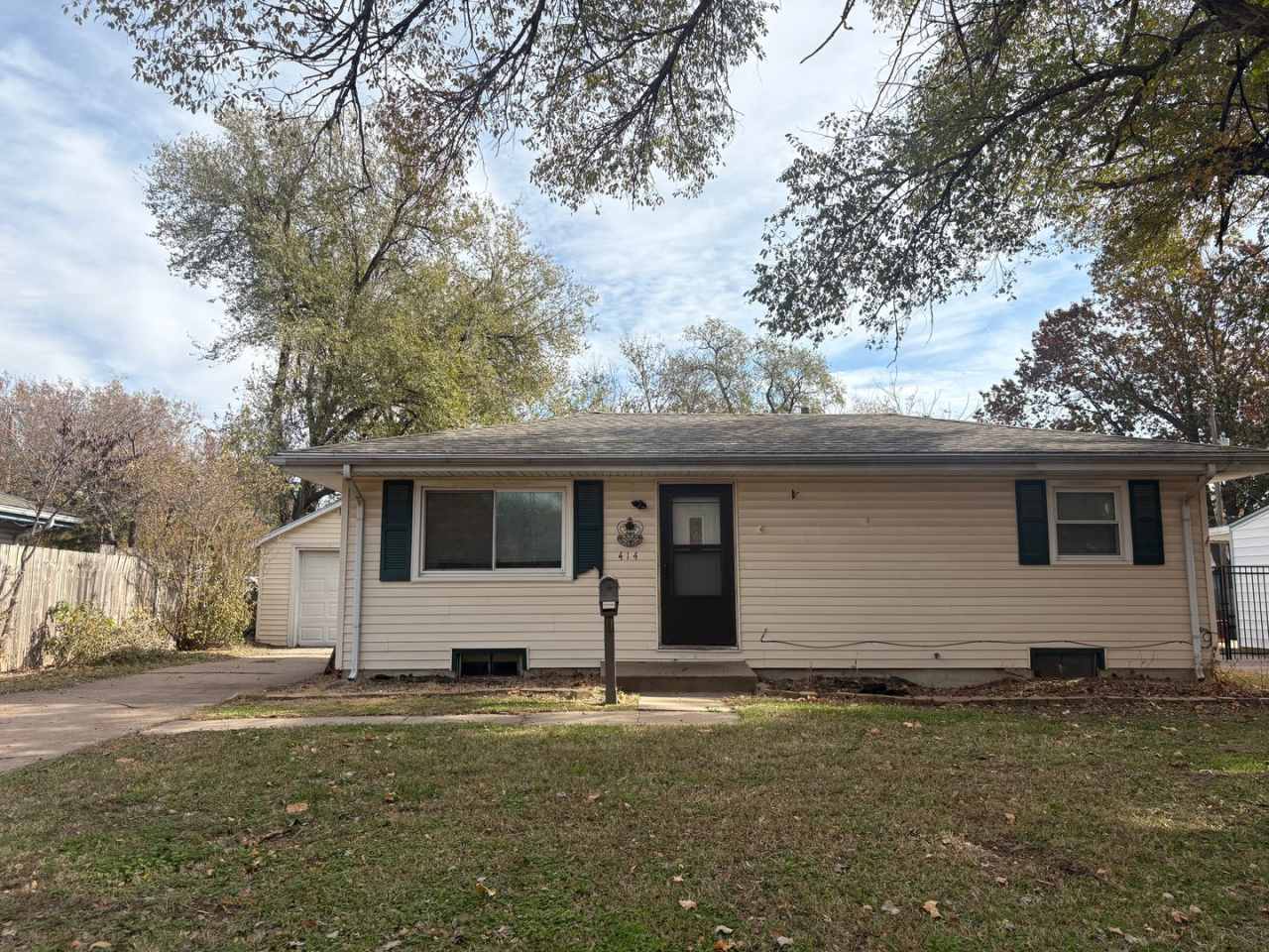 Beautiful 2 bedroom 1 bath with bonus room