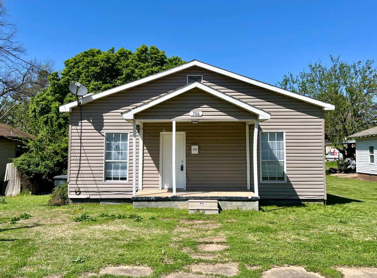 3 Bedroom 1 1/2 Bath – For Rent!