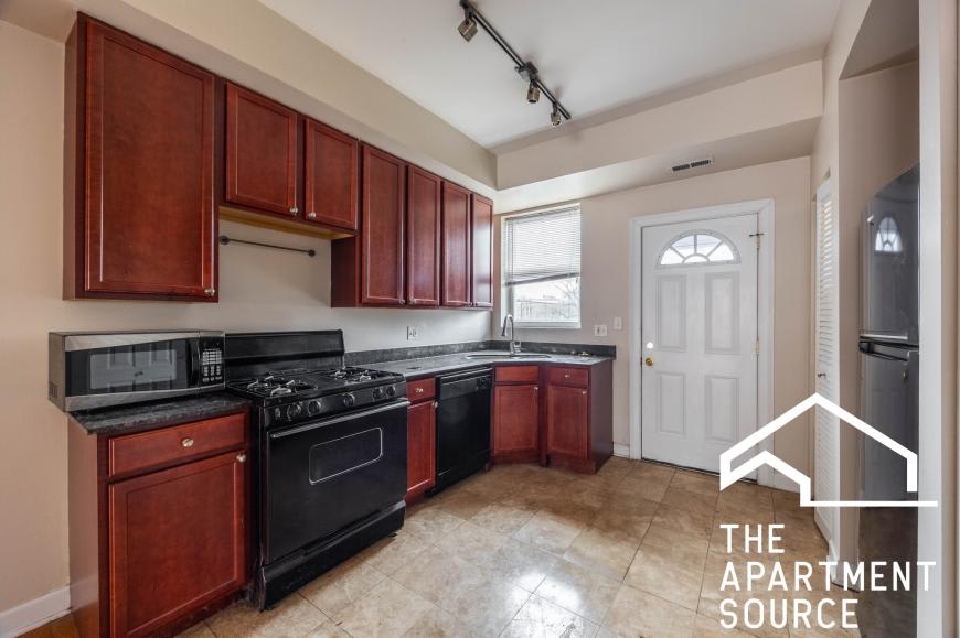 7462 North Greenview Ave.