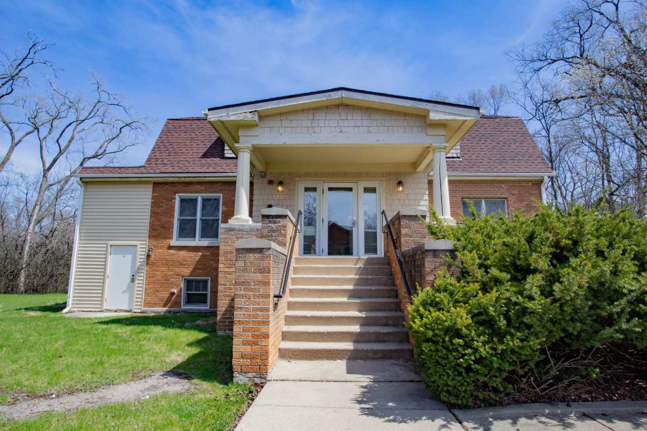 1305 Oswego Rd., Naperville, Illinois 60540