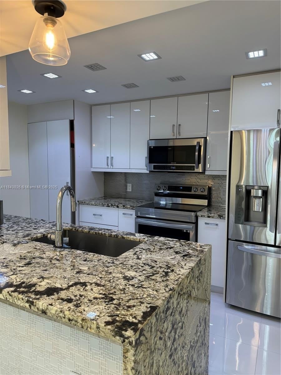 10024 Winding Lake Rd