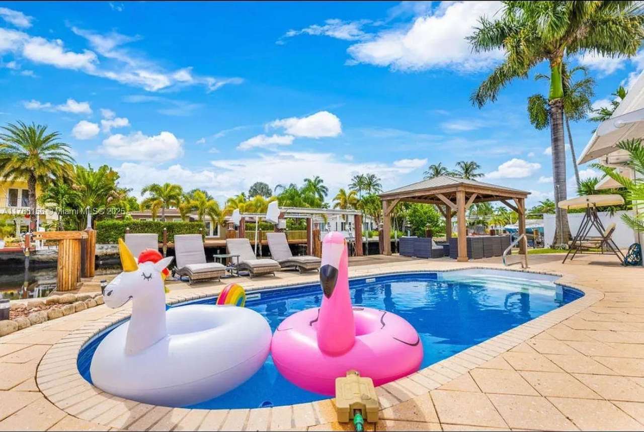 2424 Northeast 18th Avenue