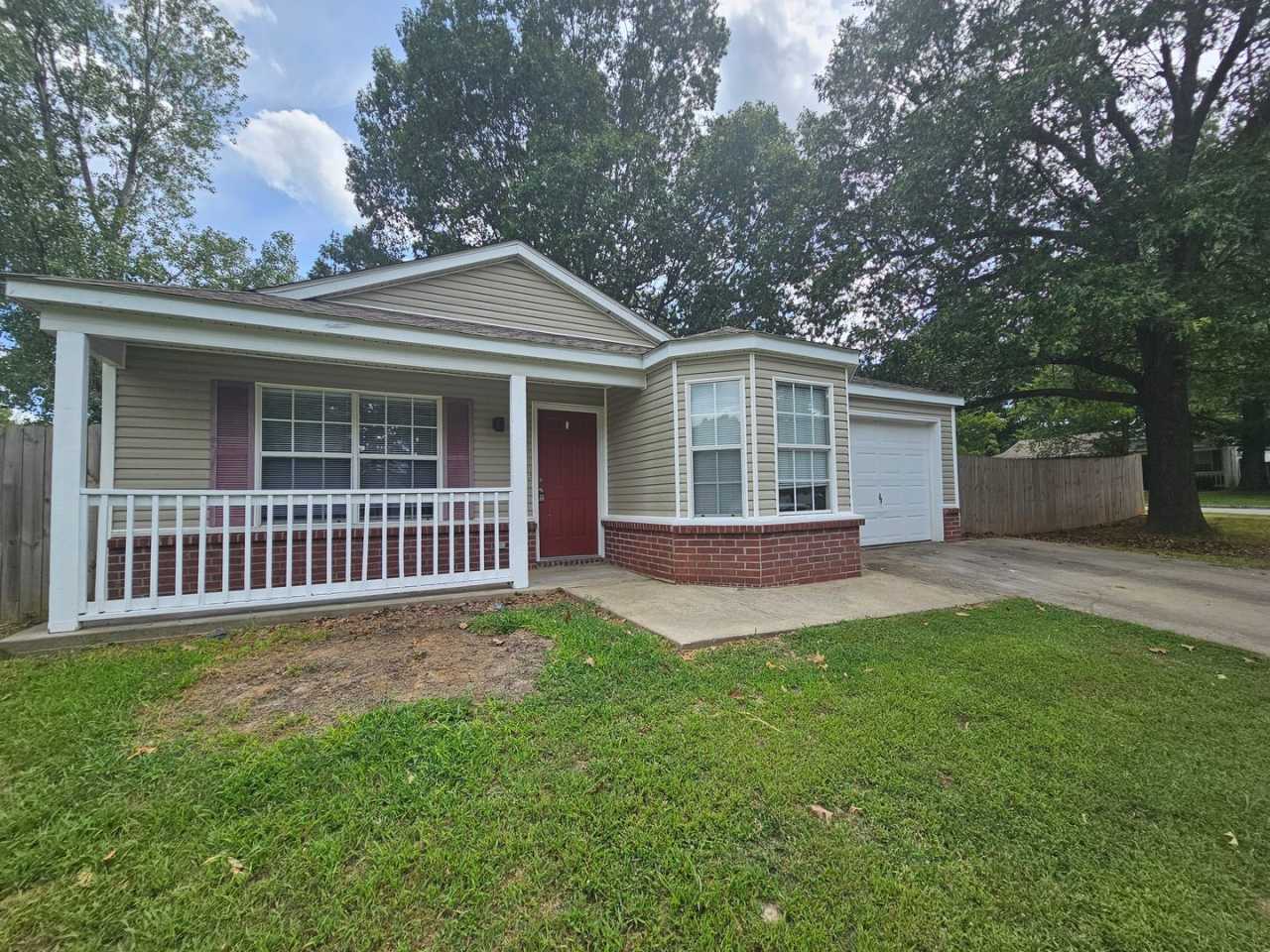 Nice 3 bedroom 2 bath home with fenced in yard