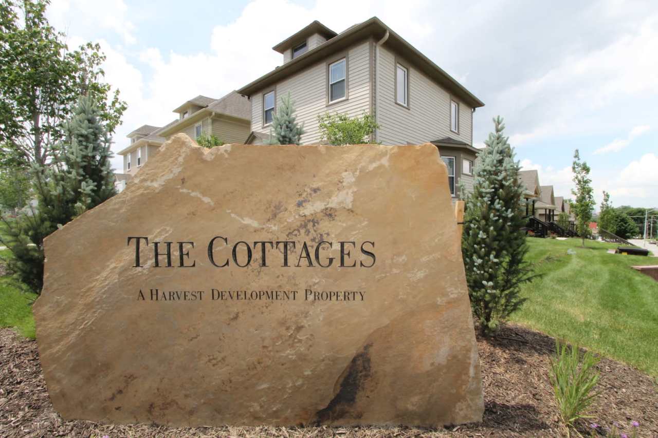 Modern One Bedroom Duplex at the Cottages -- A must-see!.