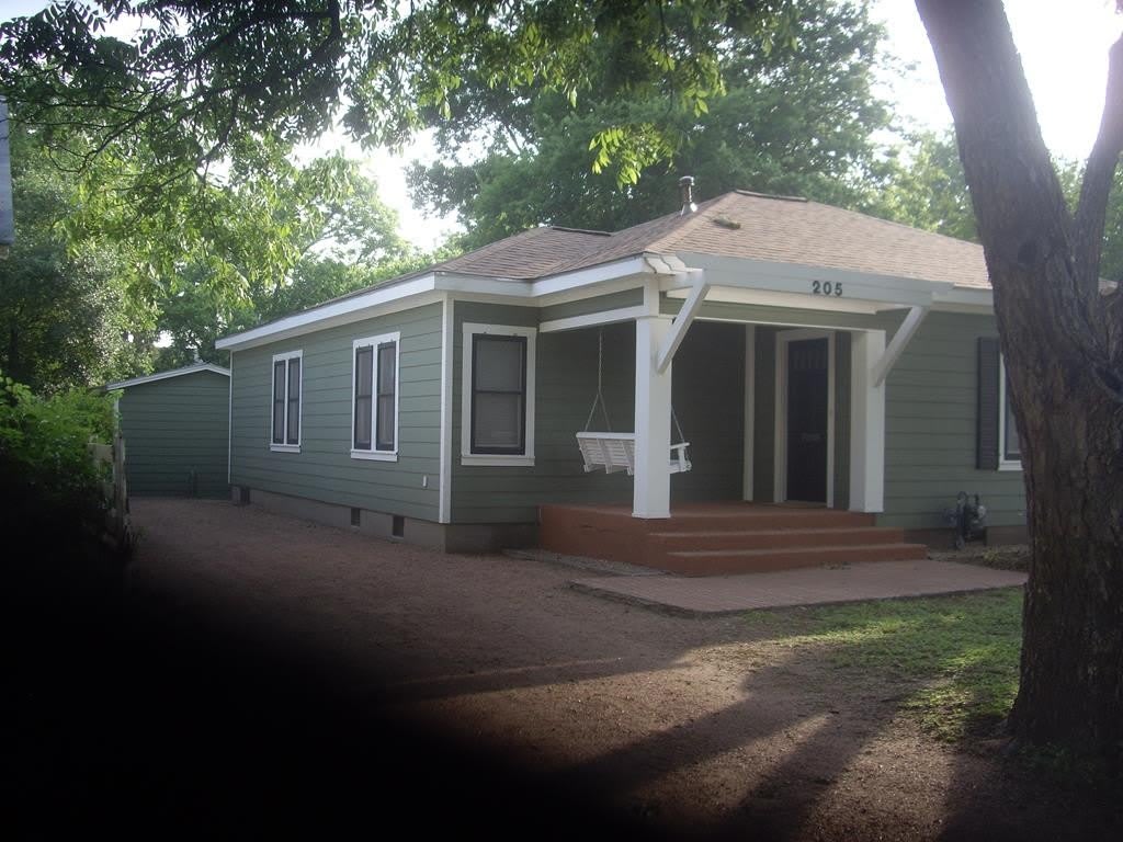 205 Centre St