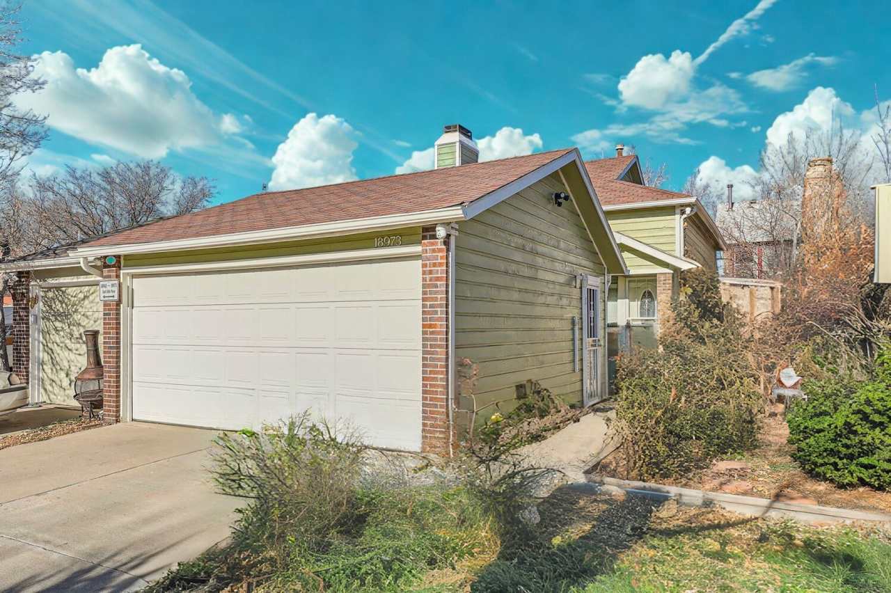 Spacious 2-Bed Townhome with Private Yard  2-Car Garage in Aurora