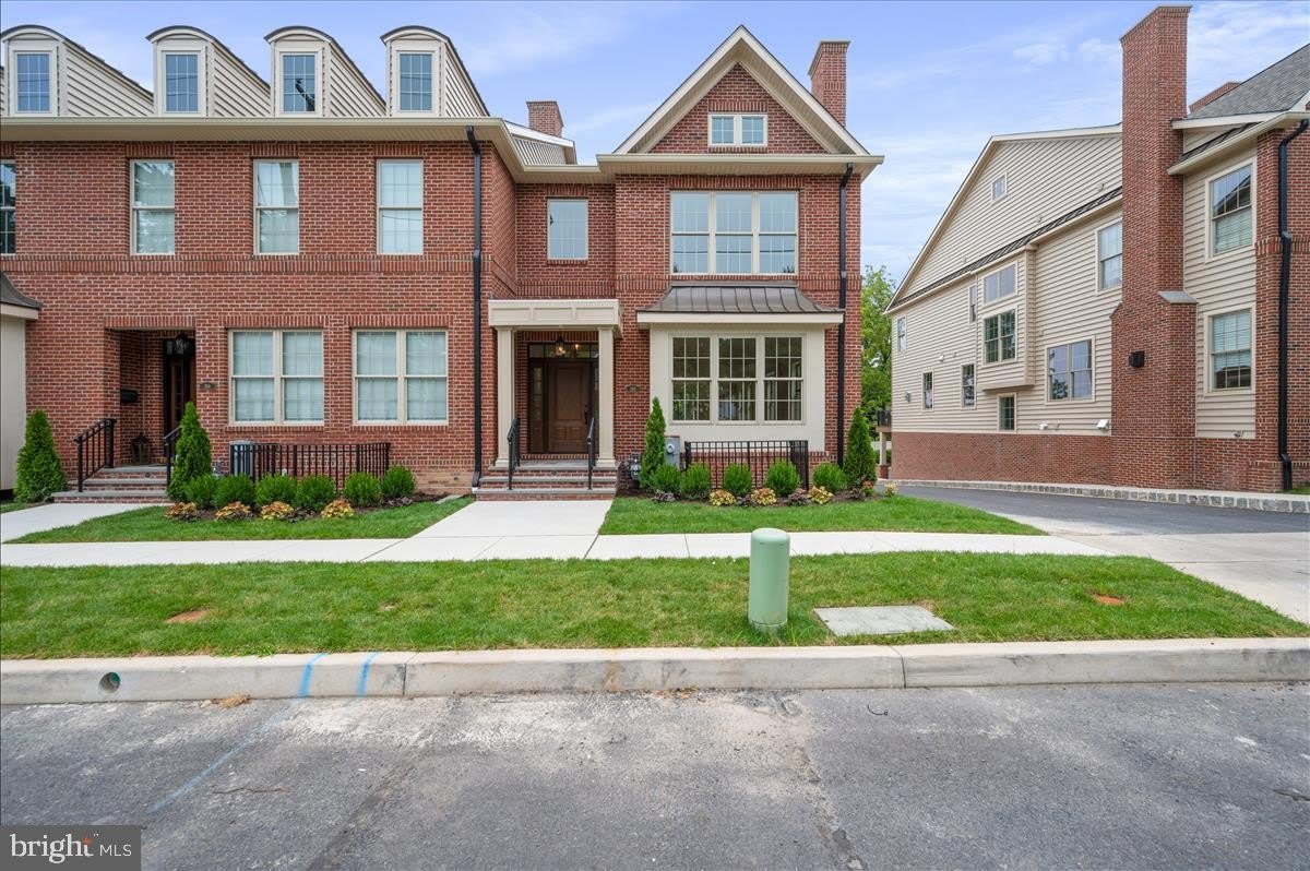 268 W ASHLAND Street