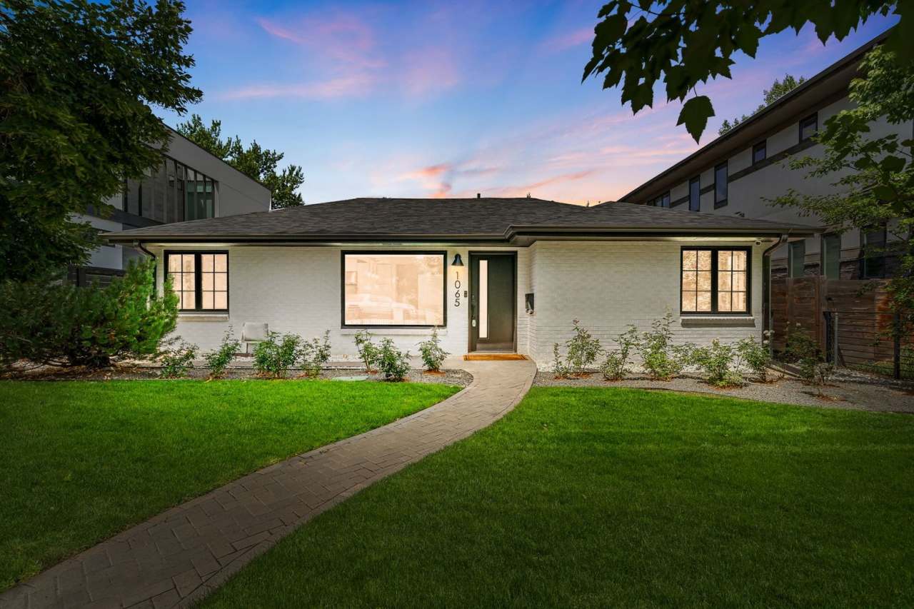 LUX 3BD, 2BA Belcaro Home with 2-Car Garage