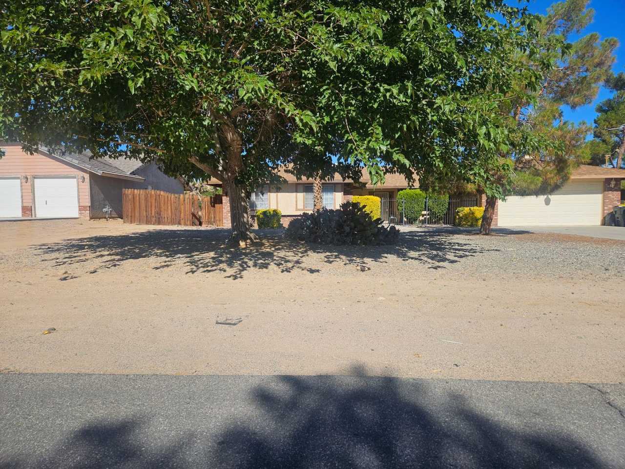 4 BEDROOM APPLE VALLEY HOME