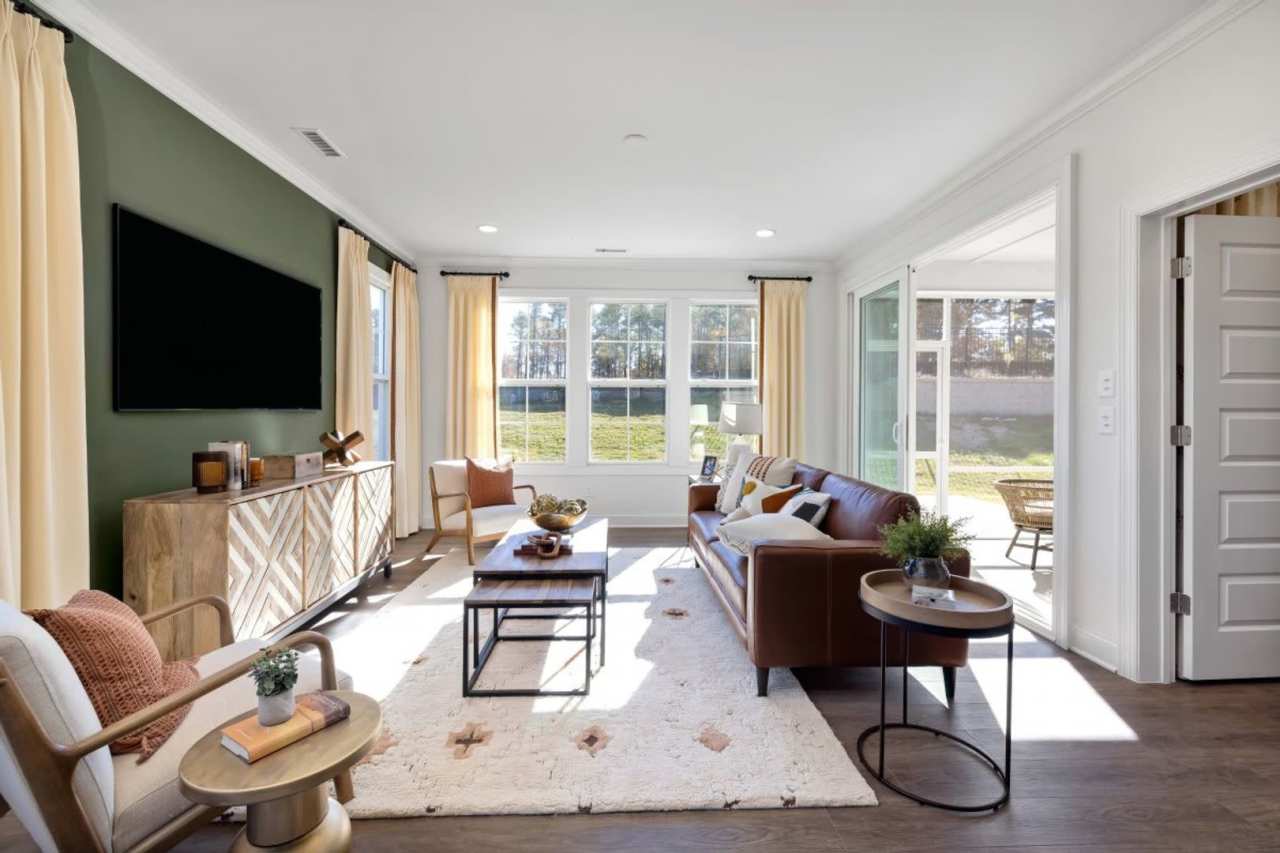 Room in 4 Bedroom Home at Greatland Rd