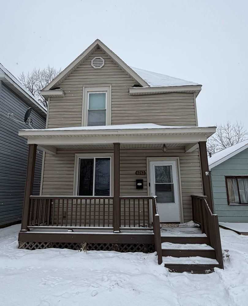 AVAILABLE NOW - 4 bed/1.5 bath Home In Superior