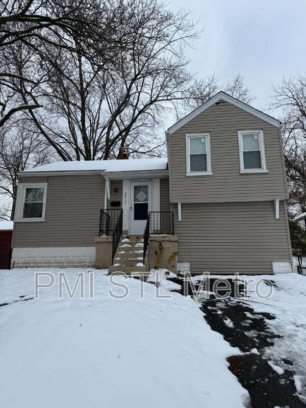 2915 Ridgeway Avenue