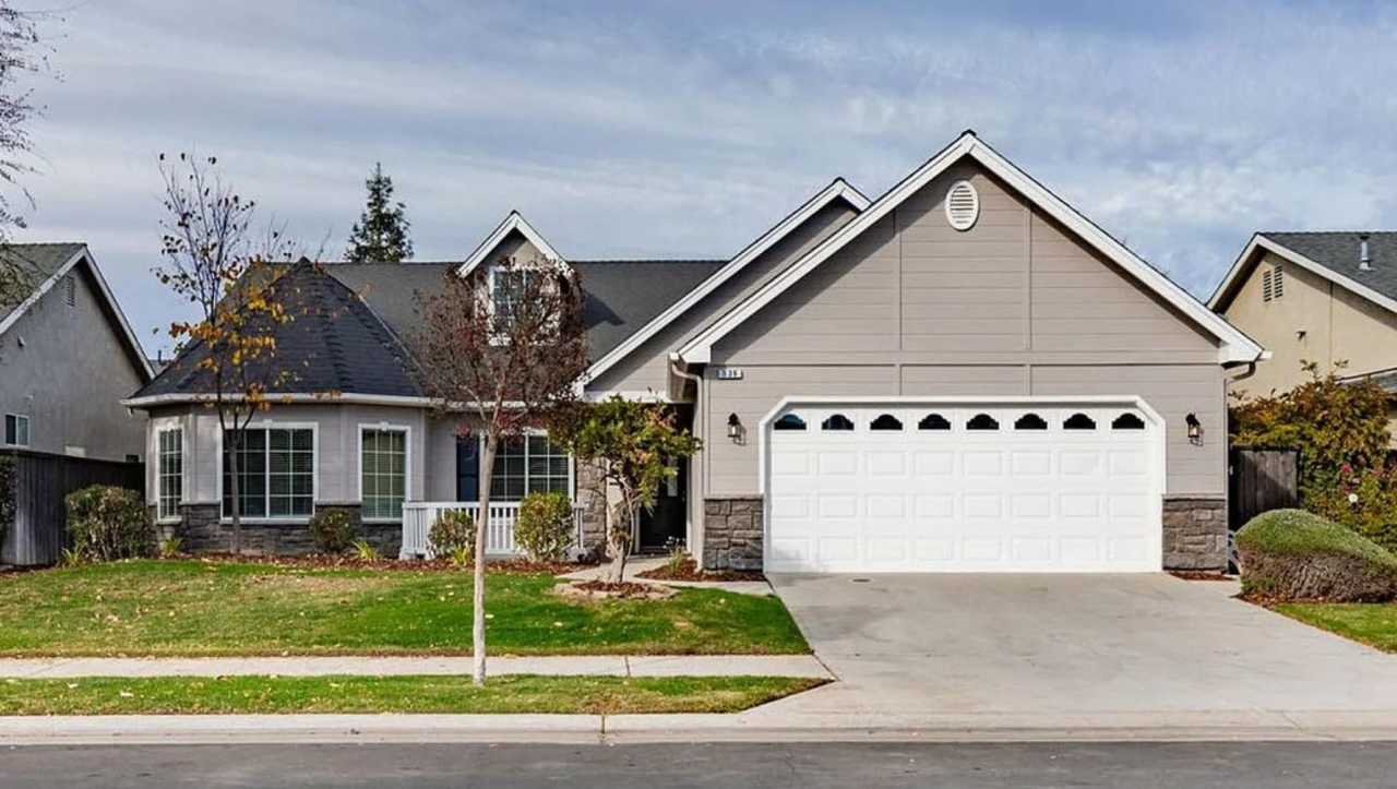 Immaculate Clovis Home! Stylish Updates + Prime Location!