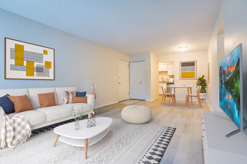 Hines Park Apartments Sunny