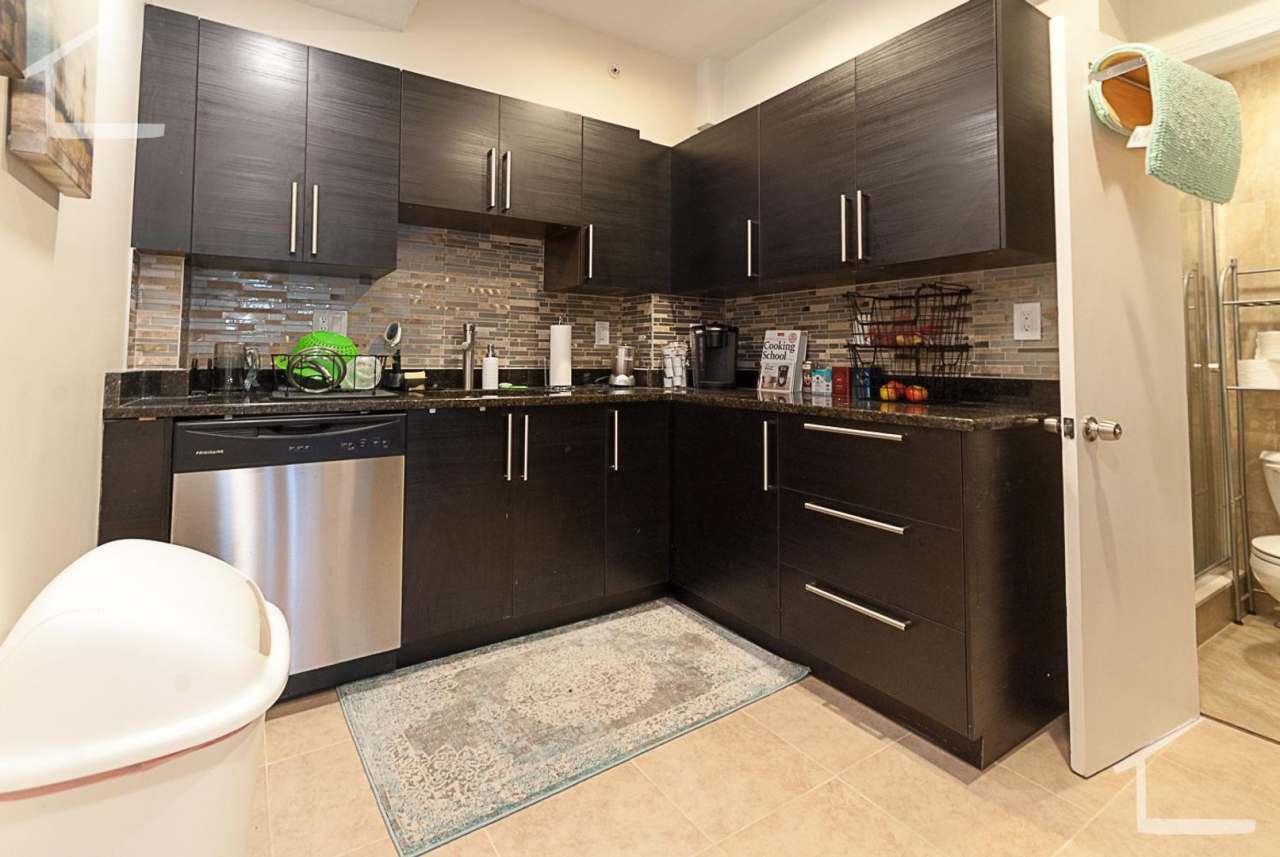 Huge 2 bed condo located near the Green Line and Boston University!