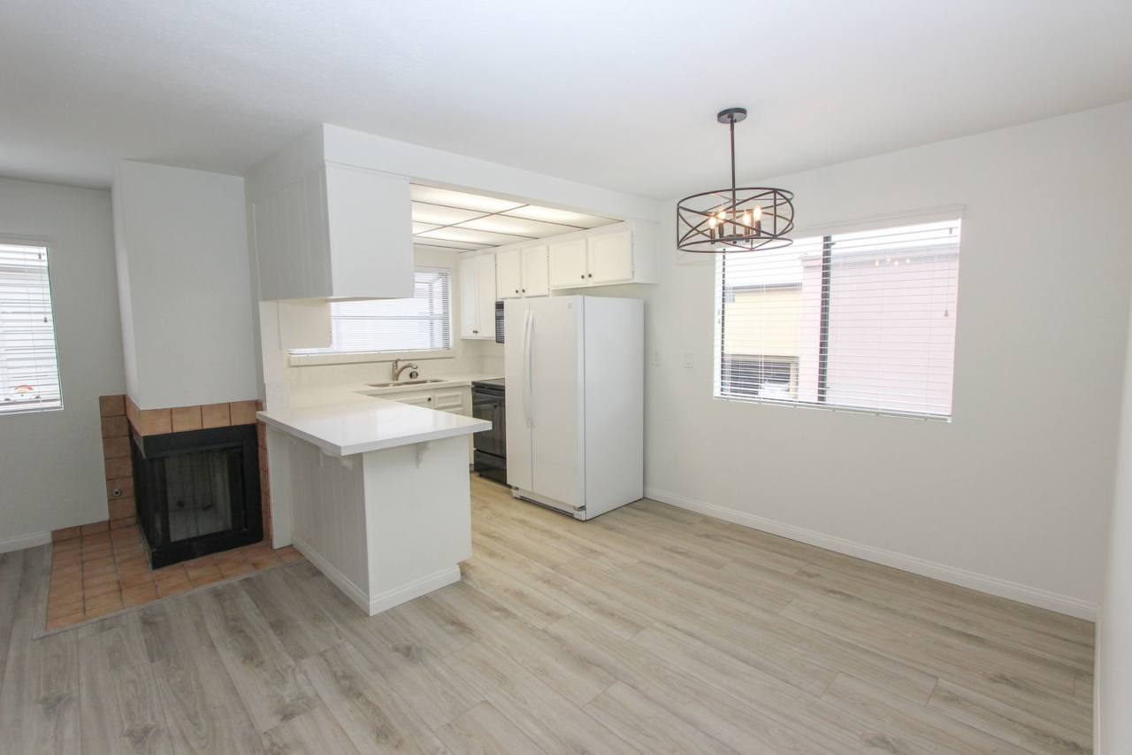 Recently Renovated 2 bedroom 2 bathroom condo available now