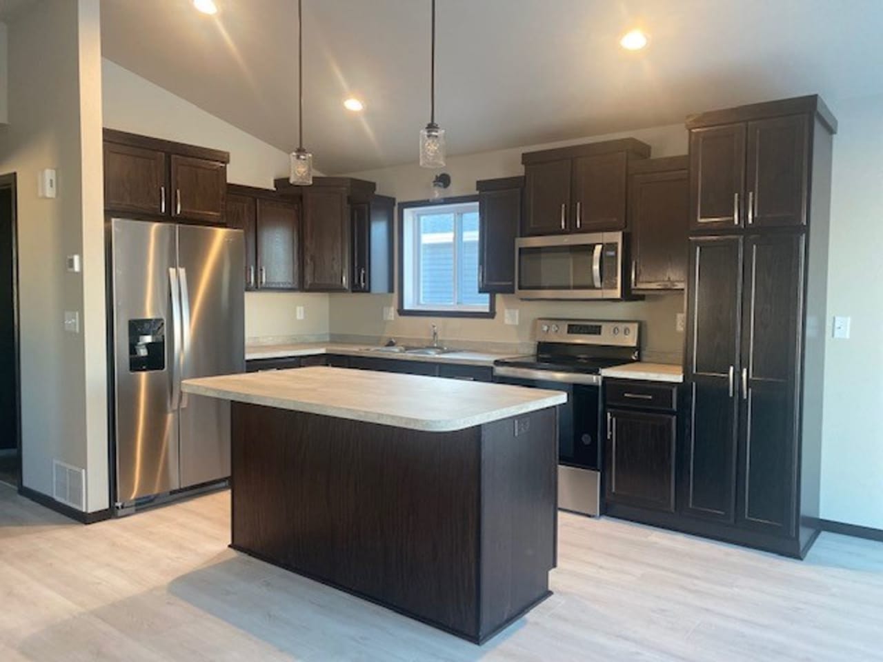 3 Bedroom / 2 Bathroom House For Rent!