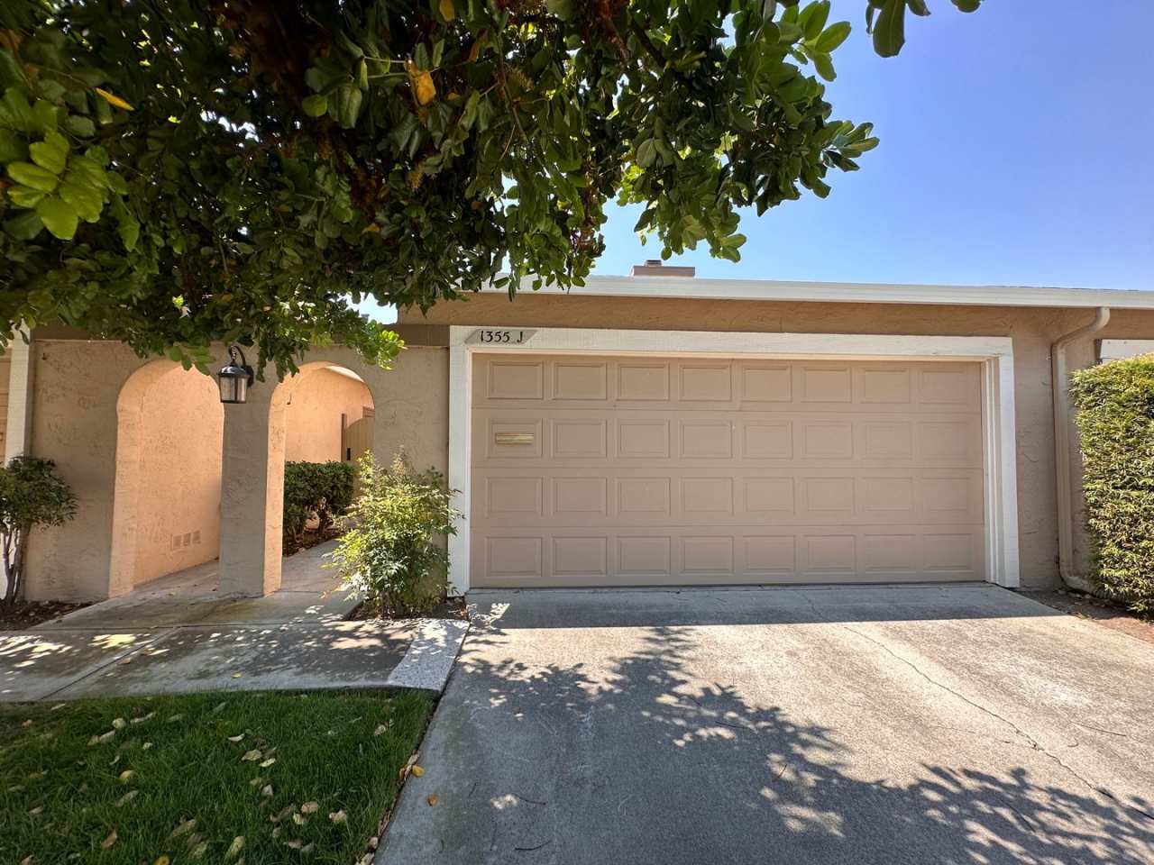 2 bd / 1.5 bath with AC, Complex Pool - Move in Ready! 1355 Sage Hen Way #J Sunnyvale, CA 94087