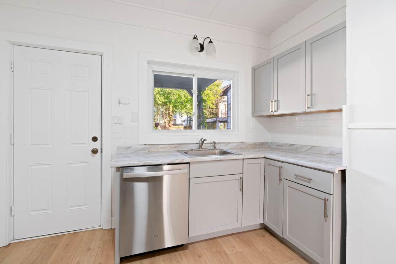 SCORE 50% OFF 1ST MONTH'S RENT IF SIGNED BY DEC 5! Beautiful 3 bedroom home in Beaver Falls available now!