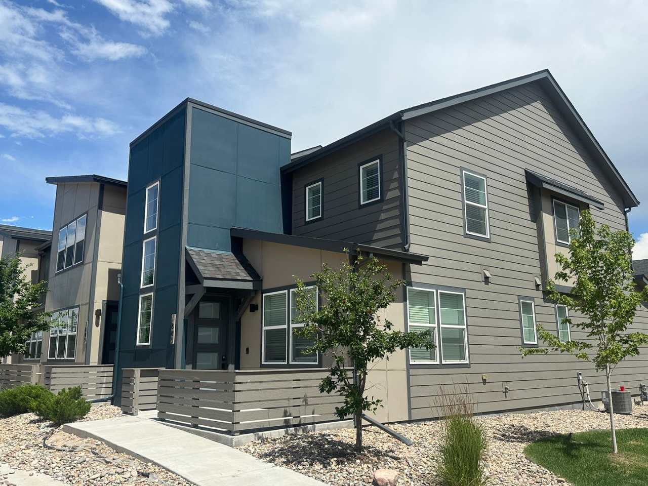 End unit FURNISHED Townhouse in Victory Ridge