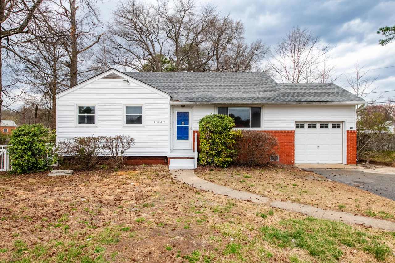 Newly remodeled 3/2 with garage and fenced-in backyard