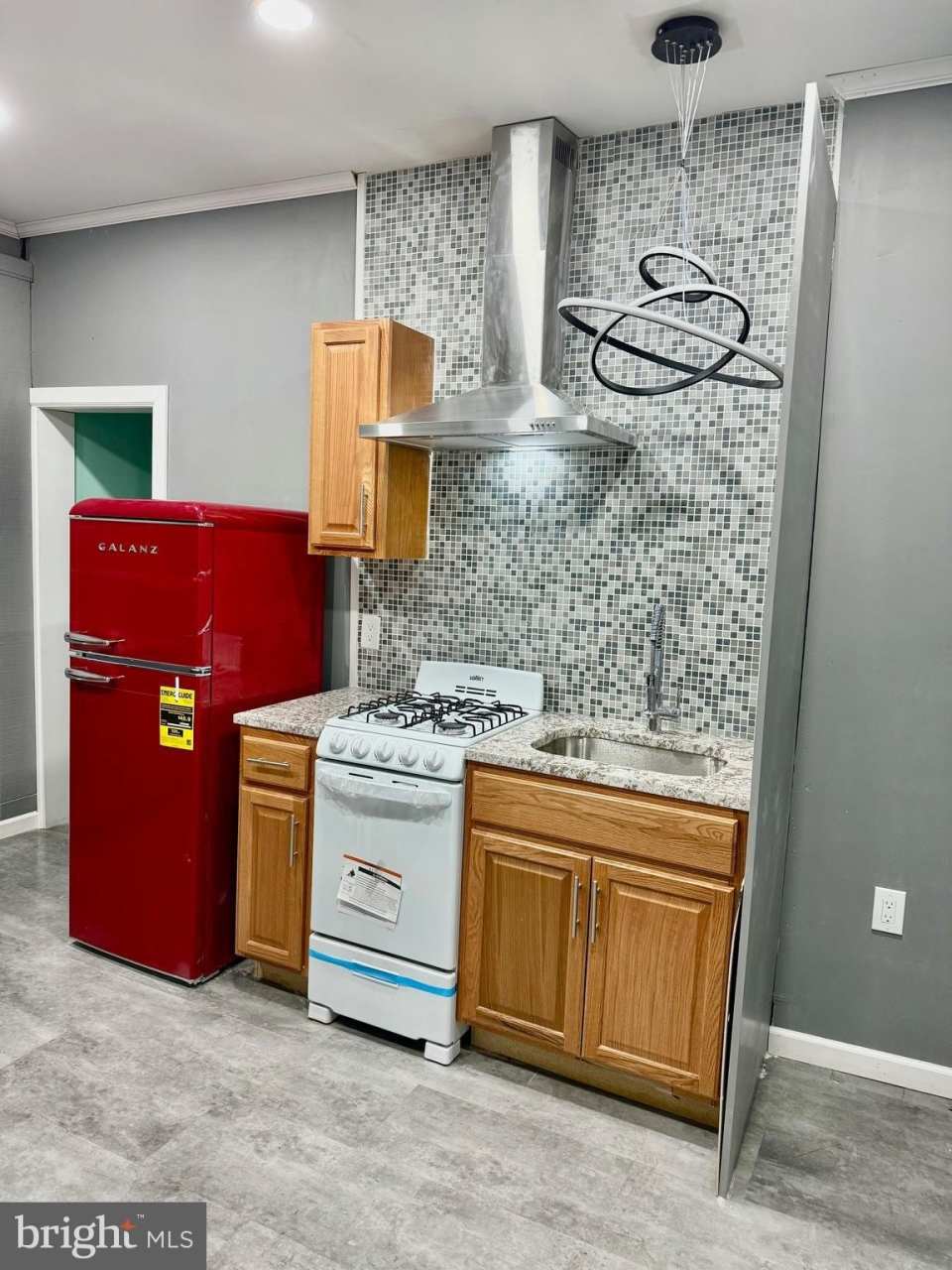 141 W FISHER Avenue unit: 1St Floor