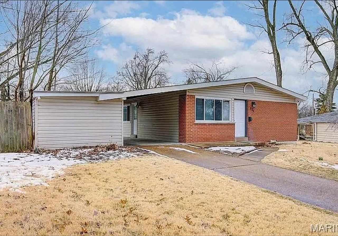 Easy Living in a Fresh Florissant Home