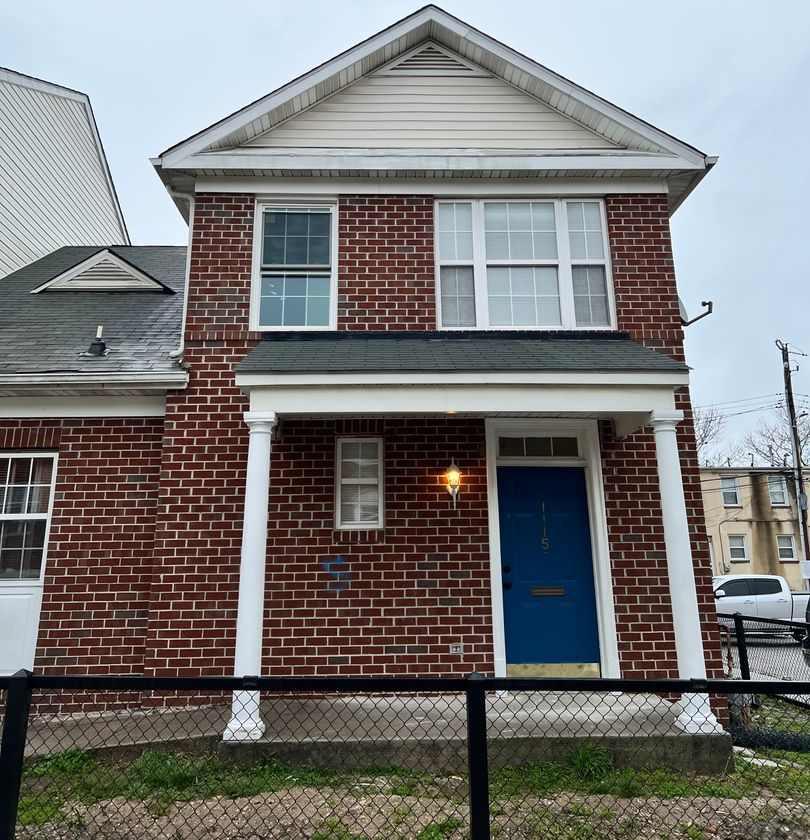 Spacious 3 Bedroom End Unit- Baltimore, MD