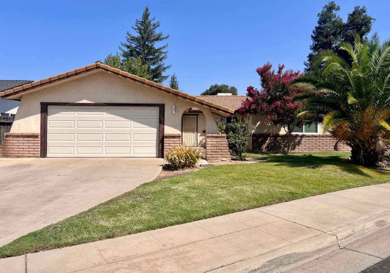 $2,195 Sierra  Clovis, 3 Bedroom - Paul Ave, Clovis