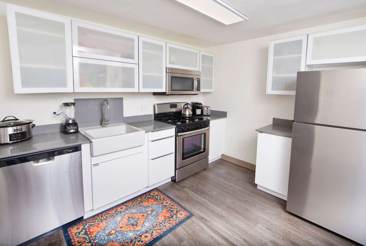 Nicely renovated 2 bed with In-unit laundry near Brigham Circle!