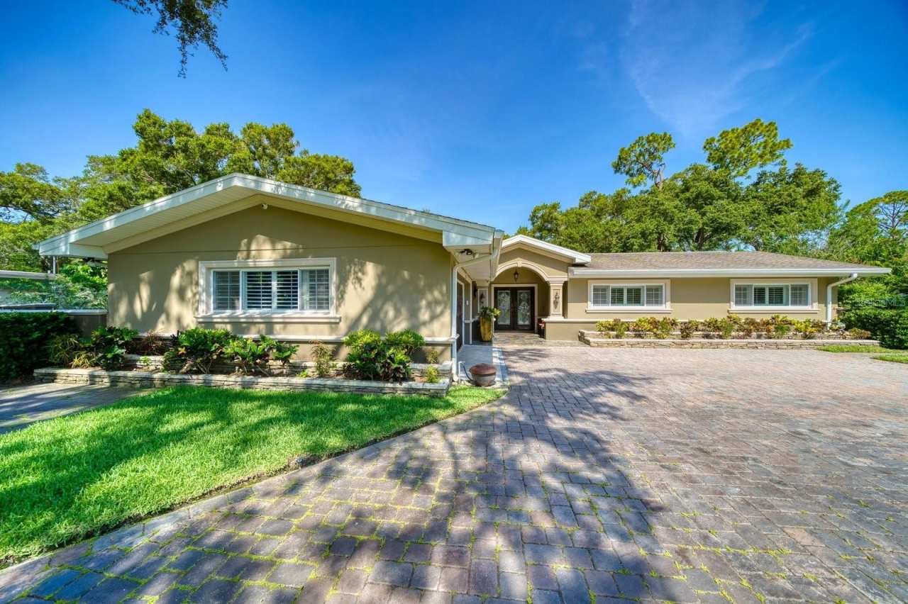 1666 ROBIN HOOD LANE