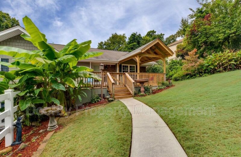 4557 N Ravenwood Drive