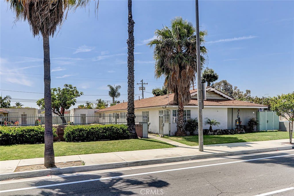 2018 E La Palma Avenue