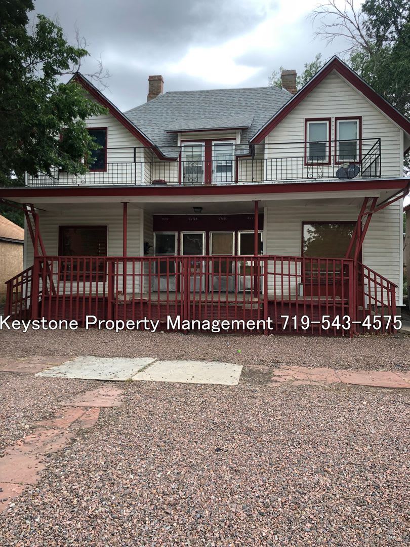 Charming Apartment - Conveniently located - Downtown 4-Plex with 2 Bedrooms/1 Bath $850/$850