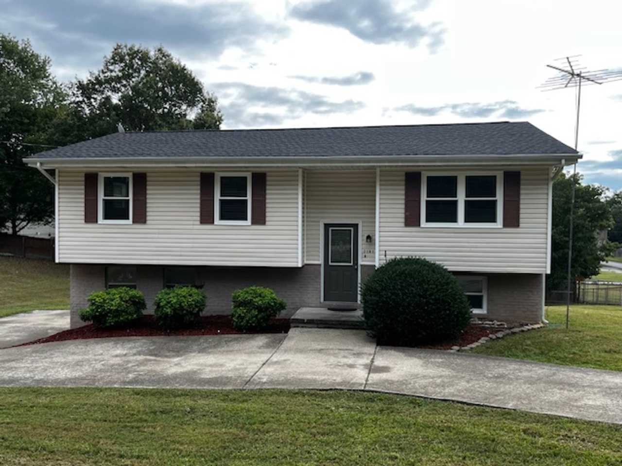 4 Bedroom 2.5 Bath House with Garage and Basement on large lot. Lawncare and trash included