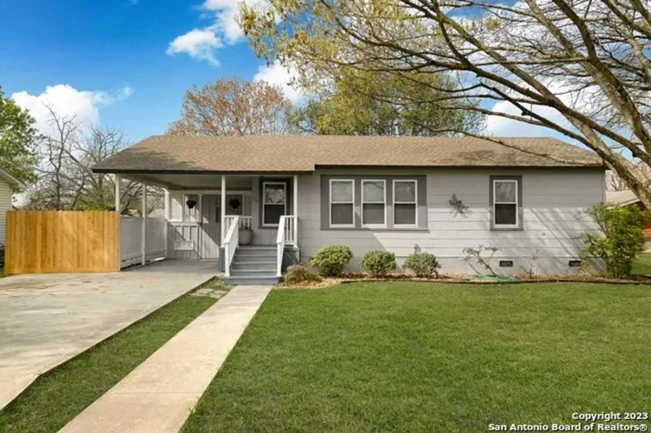 Welcome home to 309 Aero Ave!