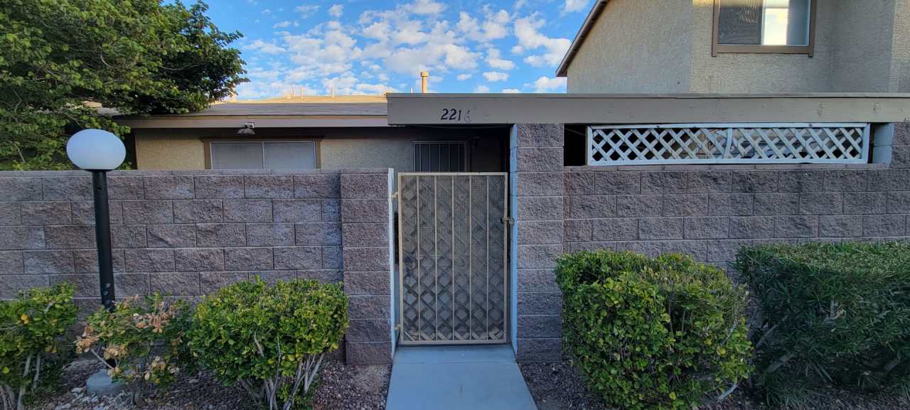 2 bedrooms 2 car garage Central LV