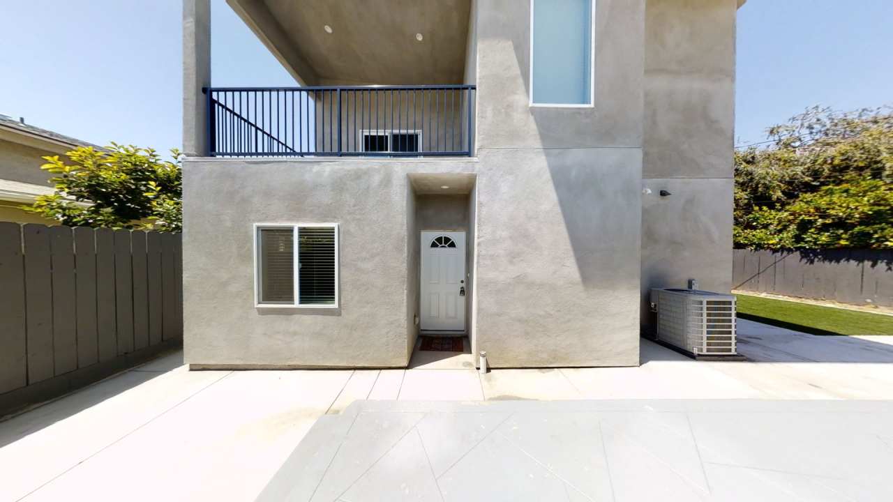 4BD/2BA w Large Deck!